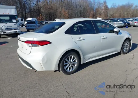 2021 Toyota Corolla Le z USA, uszkodzony, nr VIN JTDVPMAE4MJ121472